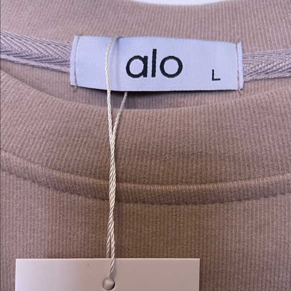 Alo Yoga "Apricot" Lounge Set – Everyday Luxury Size Large - Picture 4 of 10